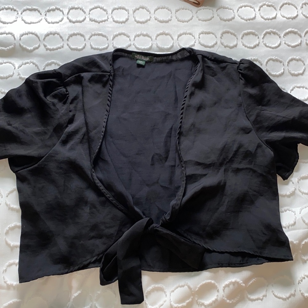 Short sleeve tie front top
